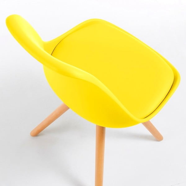Žlutá židle s bukovými nohami loomi.design Lumos