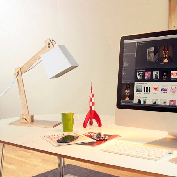 Bílá stolní lampa s dřevěnou konstrukcí SULION Erasmo