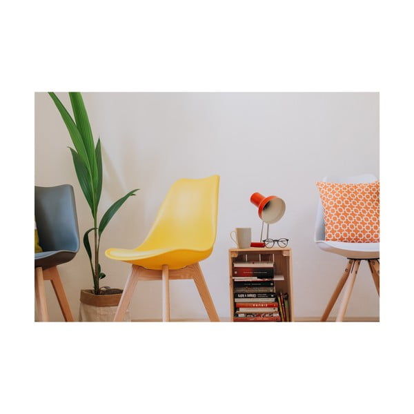 Černá židle s bukovými nohami loomi.design Retro